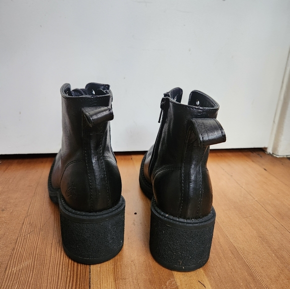 John Fluevog Slacker Wanderer lace up ankle boot - Picture 6 of 8